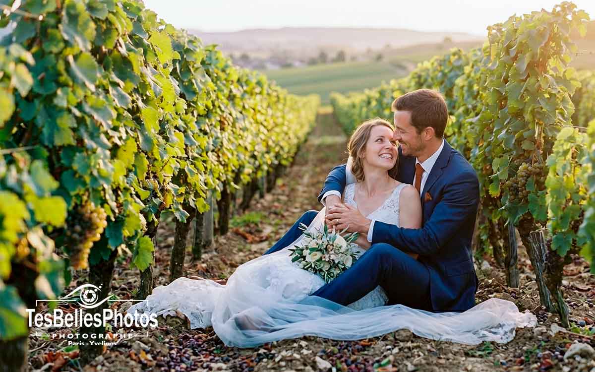 Photographe de mariage à Reims – séance couple naturelle dans un champ de vignes de champagne